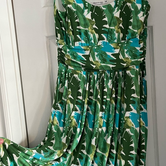 Maxi dress with beautiful green and blue leaves - Picture 5 of 6